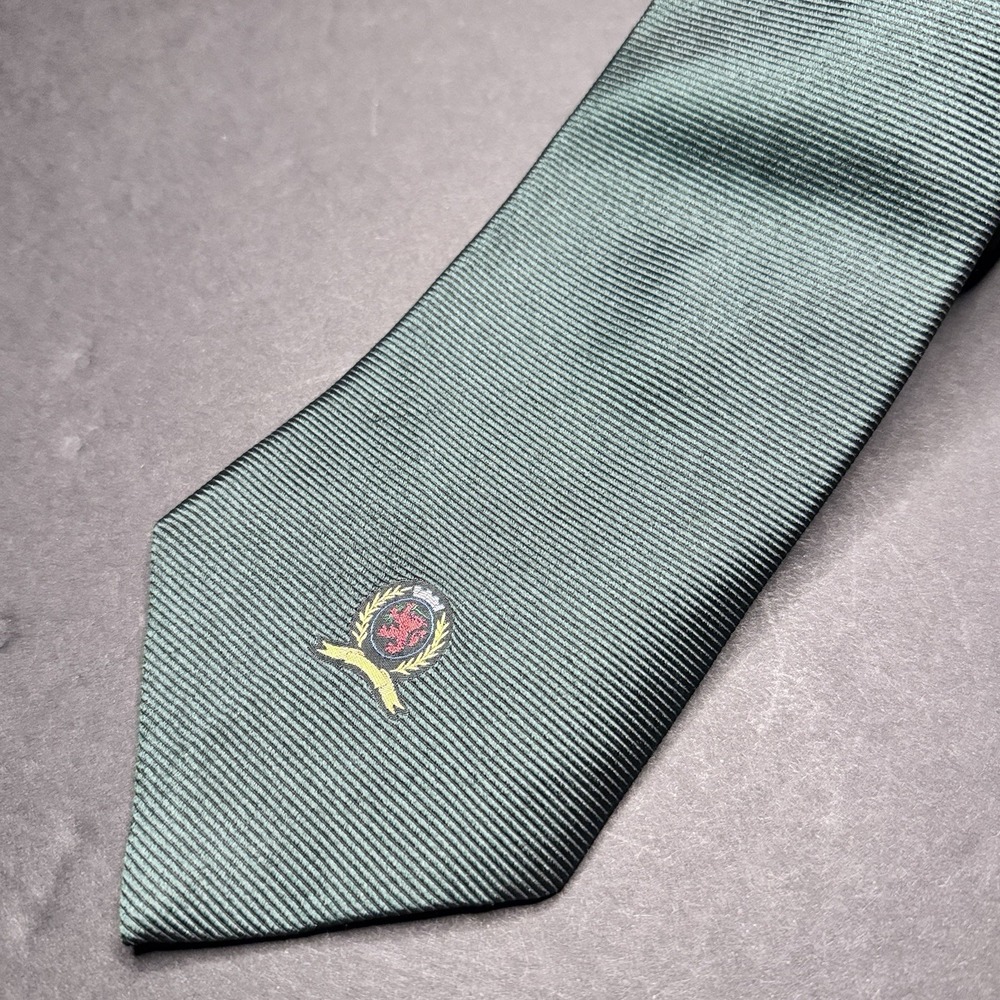 Tommy Hilfiger Green w/ Crest Logo Textured Silk Tie Vintage USA Vintage